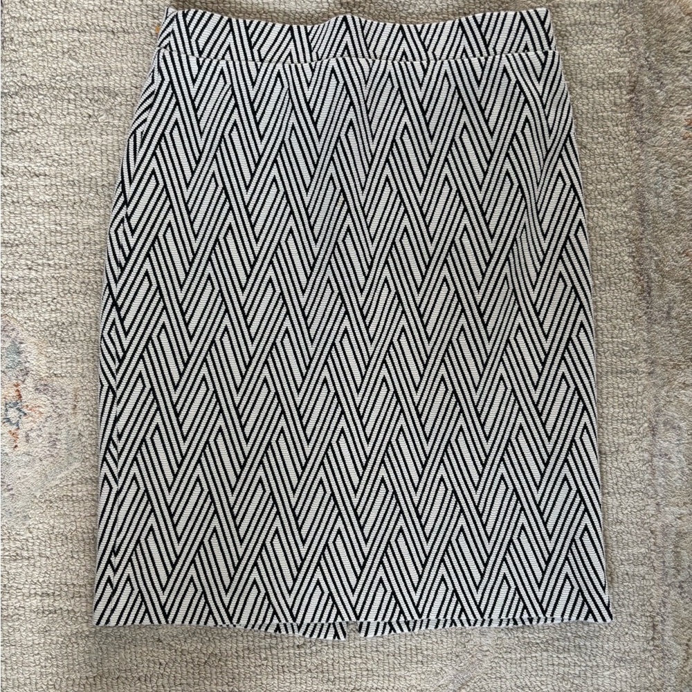 Banana Republic Black and White Patterned Women's Skirt